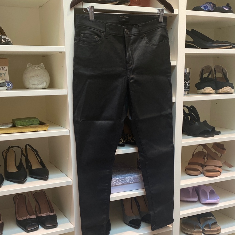 Banana Republic Black Skinny Pants with a Sheen. 6P. Like NEW!